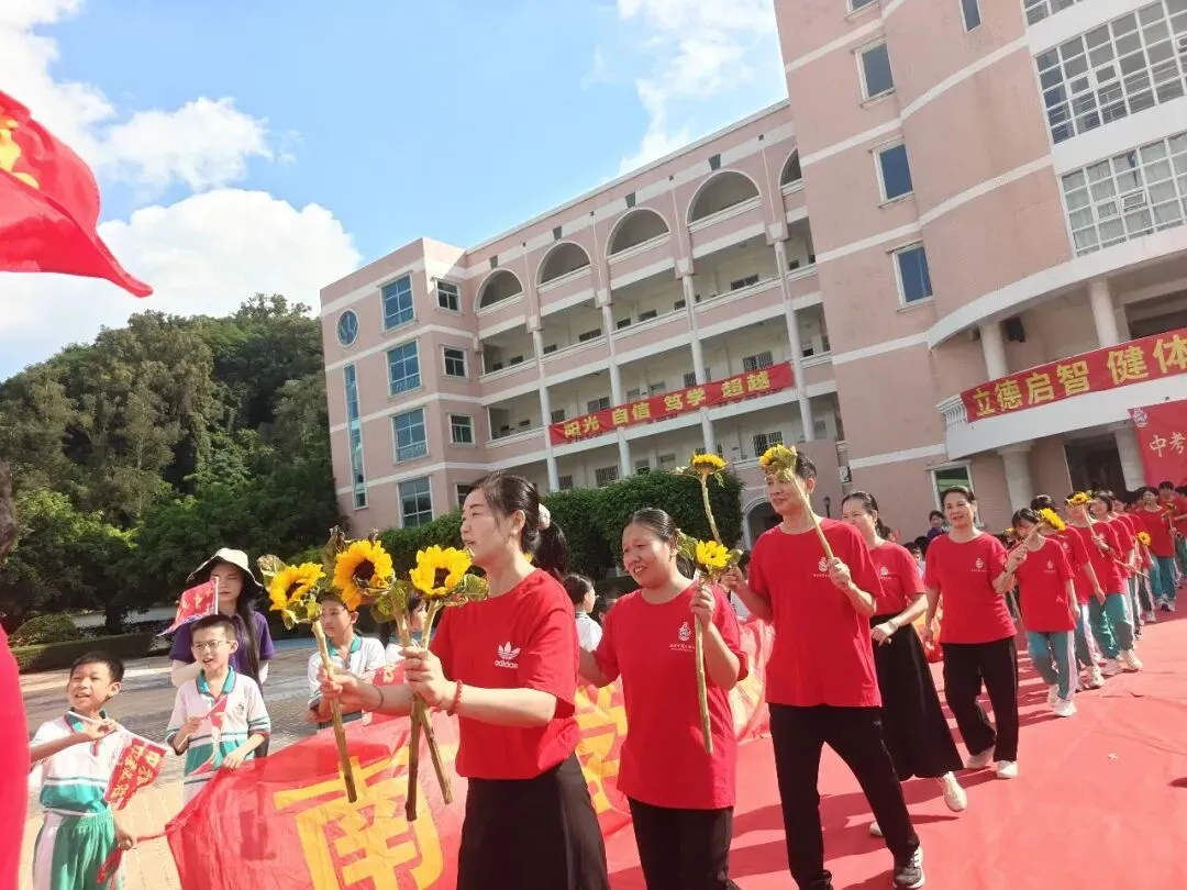 南方中英文学校隆重举行2026届中考送考仪式-第56张图片-四季读书网