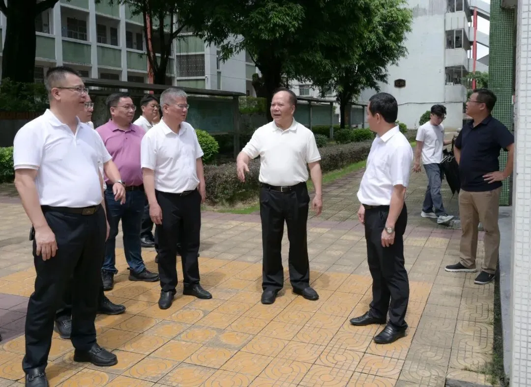 林建文市长带队到普宁市梅峰中学检查中考考点准备工作-第18张图片-四季读书网