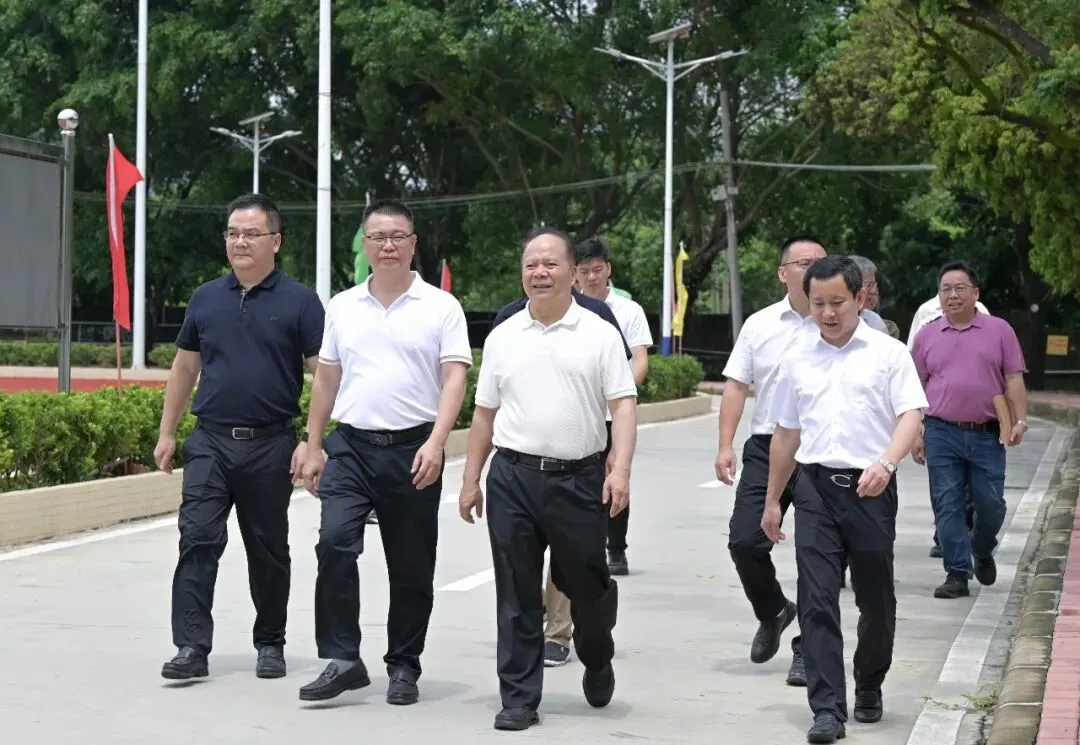 林建文市长带队到普宁市梅峰中学检查中考考点准备工作-第22张图片-四季读书网