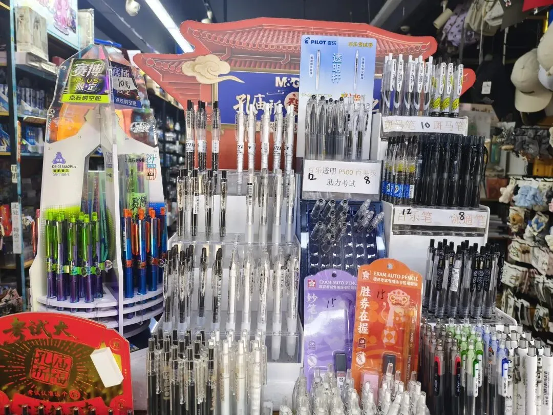中考结束,守着文具店,我看见了河南孩子真实的夏天-第2张图片-四季读书网
