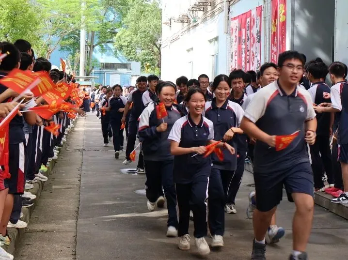 金海岸中学2026届中考动员大会热血启幕!少年起航,誓创辉煌!-第21张图片-四季读书网