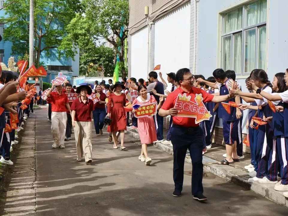 金海岸中学2026届中考动员大会热血启幕!少年起航,誓创辉煌!-第23张图片-四季读书网