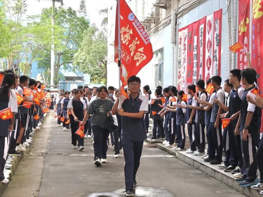 金海岸中学2026届中考动员大会热血启幕!少年起航,誓创辉煌!-第25张图片-四季读书网
