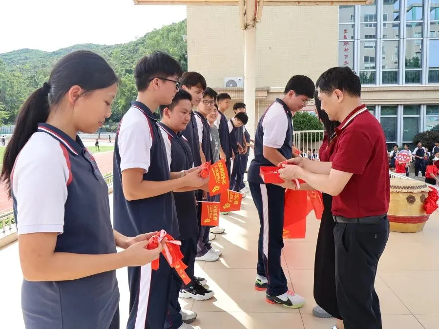 金海岸中学2026届中考动员大会热血启幕!少年起航,誓创辉煌!-第51张图片-四季读书网