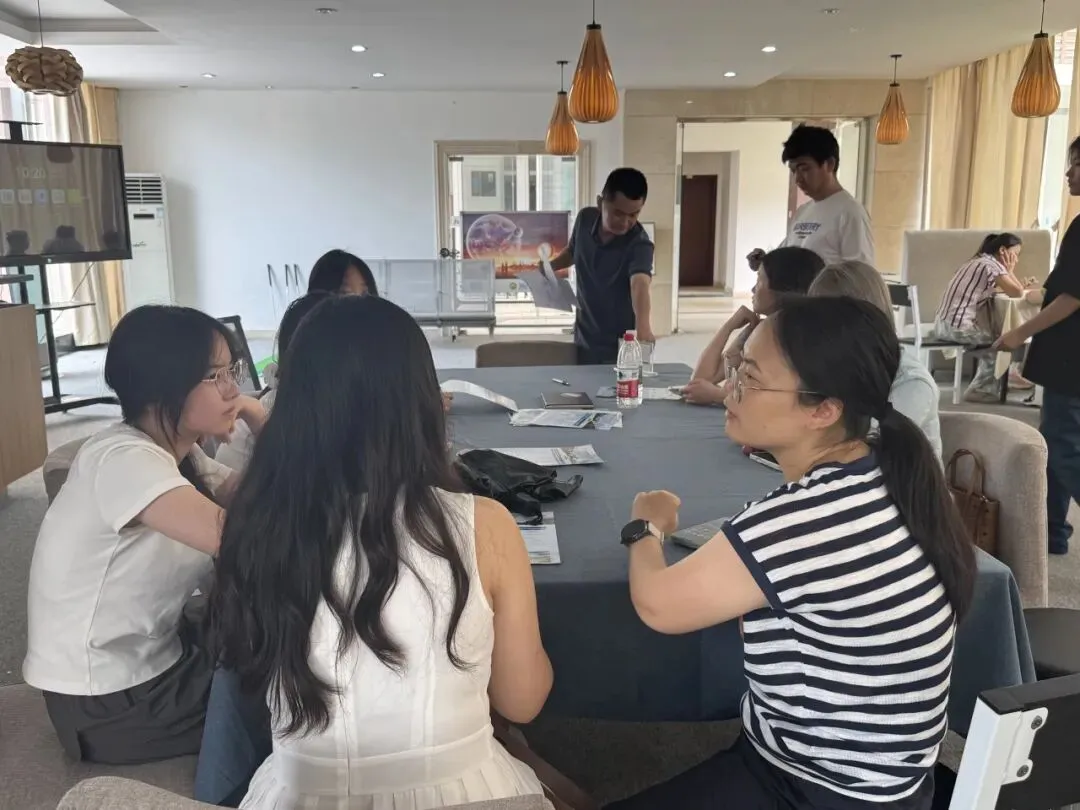 中考升学 | 凌晨4点“抢”名额!成都多所中职招生咨询火爆-第8张图片-四季读书网