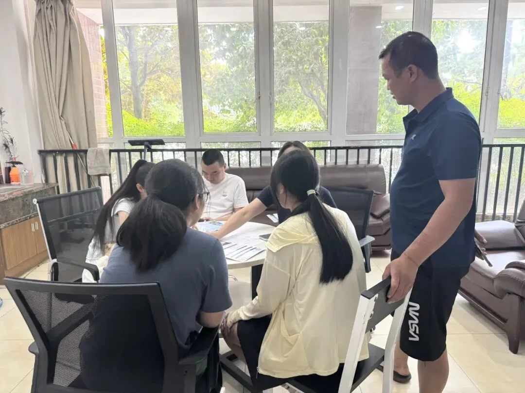 中考升学 | 凌晨4点“抢”名额!成都多所中职招生咨询火爆-第10张图片-四季读书网