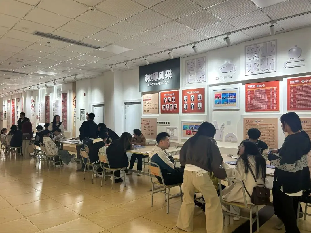 中考升学 | 凌晨4点“抢”名额!成都多所中职招生咨询火爆-第11张图片-四季读书网