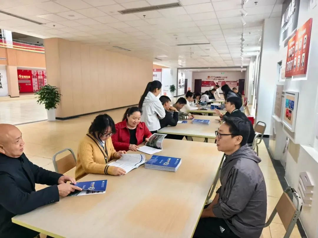 中考升学 | 凌晨4点“抢”名额!成都多所中职招生咨询火爆-第13张图片-四季读书网