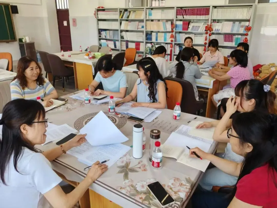 【实验初中】研真题明方向,精备考促提升——2026年中考真题深度研究暨备考复盘工作会议-第8张图片-四季读书网