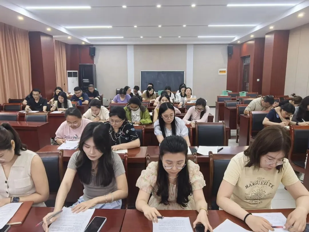 教学教研丨精研真题明方向 深思细悟促成长——濮阳市七星实验学校开展高考专题研讨活动-第4张图片-四季读书网