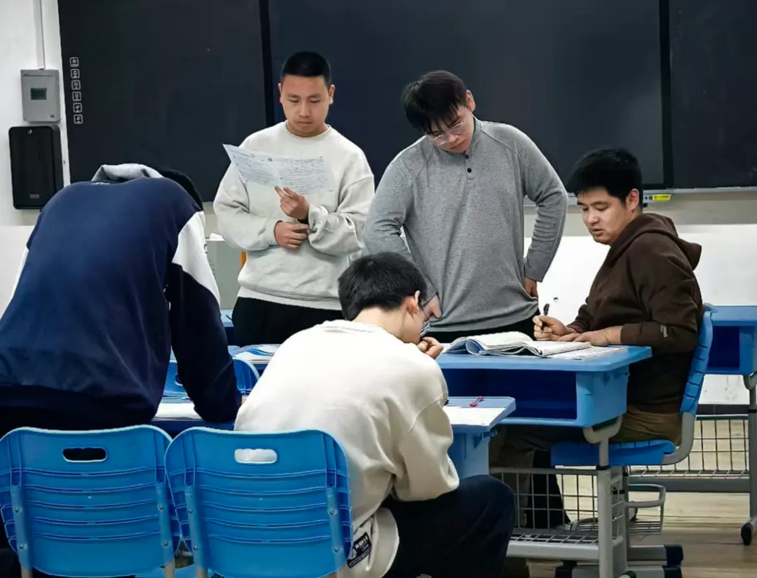 中考失利后,热血少年蛰伏三年高燃逆袭!-第2张图片-四季读书网