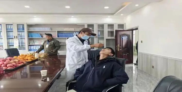 医护中考,情暖雪域——曲麻莱县人民医院圆满完成2026年中考医疗保障工作-第2张图片-四季读书网