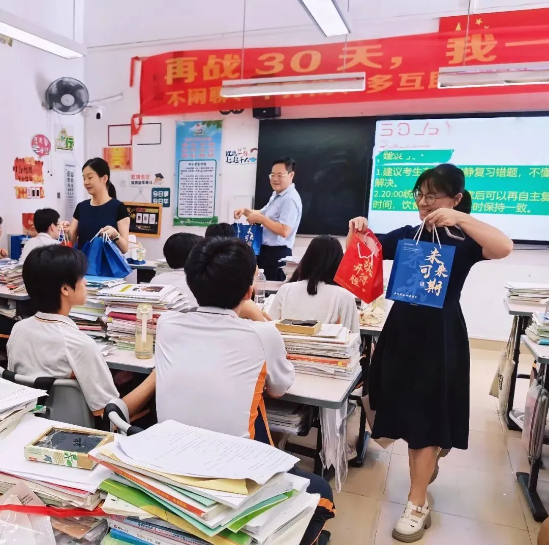 中考首日:鲲鹏展翅乘风起,壮志凌云赴中考-第11张图片-四季读书网