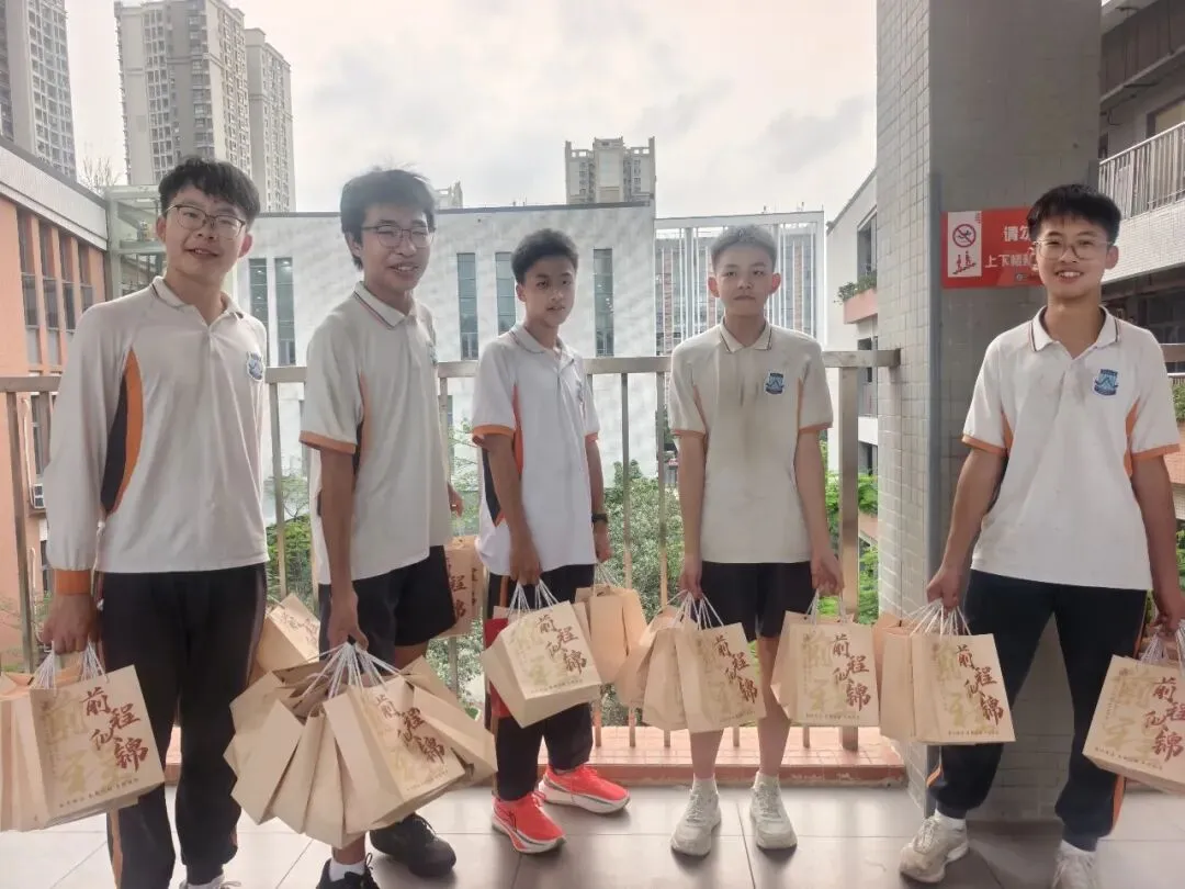 中考首日:鲲鹏展翅乘风起,壮志凌云赴中考-第12张图片-四季读书网