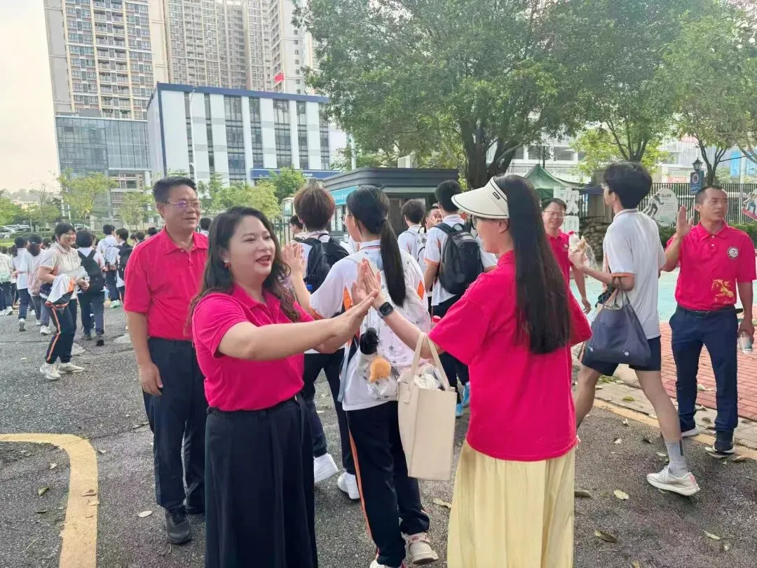 中考首日:鲲鹏展翅乘风起,壮志凌云赴中考-第19张图片-四季读书网