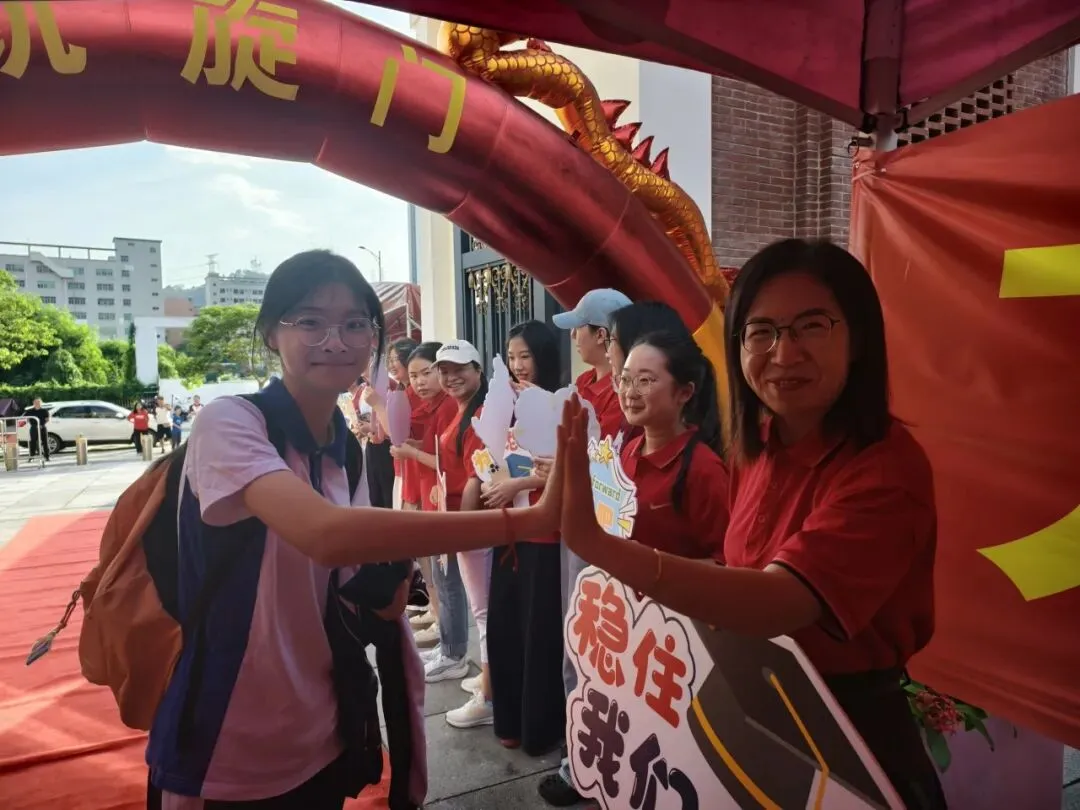 笔锋所至,心光所向——2026年中考“护航”之旅-第24张图片-四季读书网