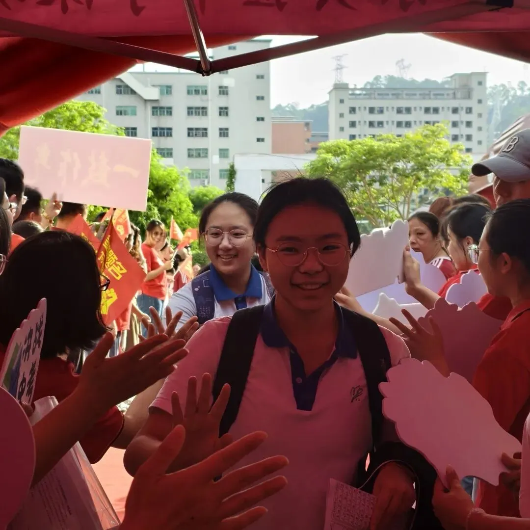 笔锋所至,心光所向——2026年中考“护航”之旅-第30张图片-四季读书网