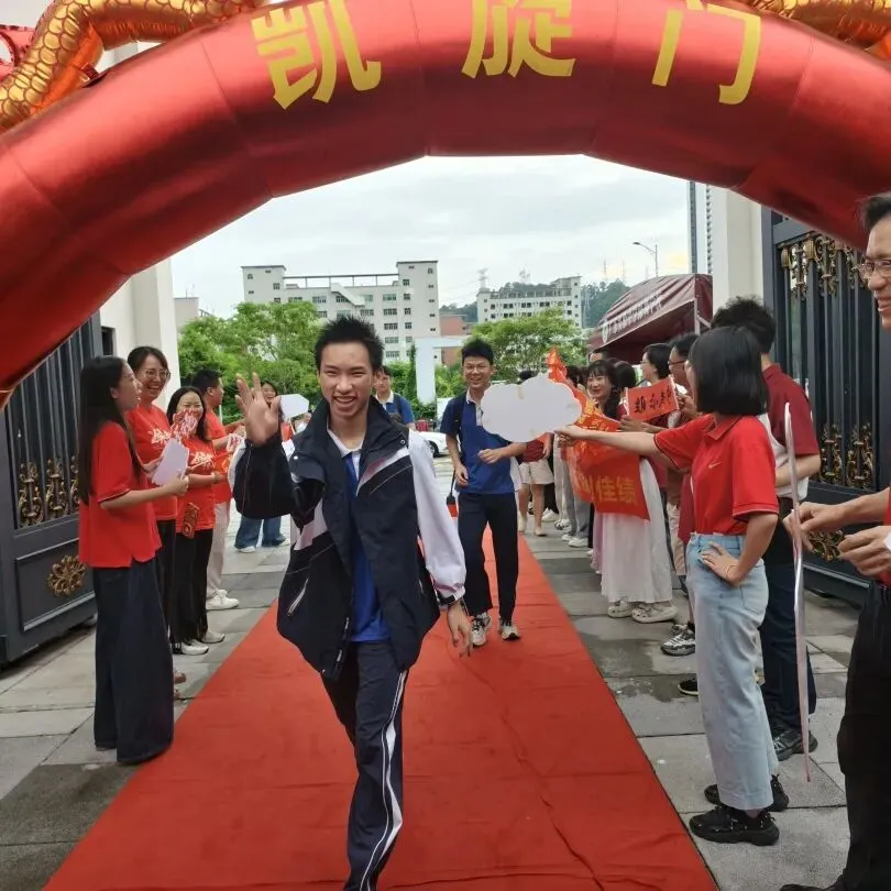 笔锋所至,心光所向——2026年中考“护航”之旅-第34张图片-四季读书网