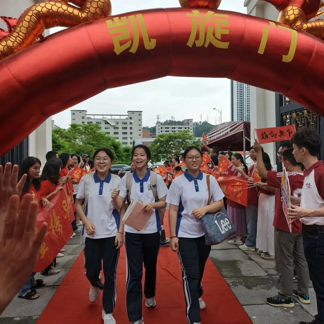 笔锋所至,心光所向——2026年中考“护航”之旅-第35张图片-四季读书网