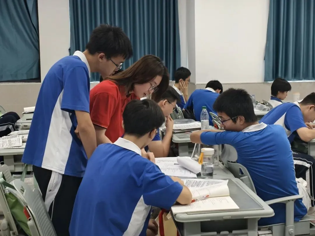 笔锋所至,心光所向——2026年中考“护航”之旅-第55张图片-四季读书网