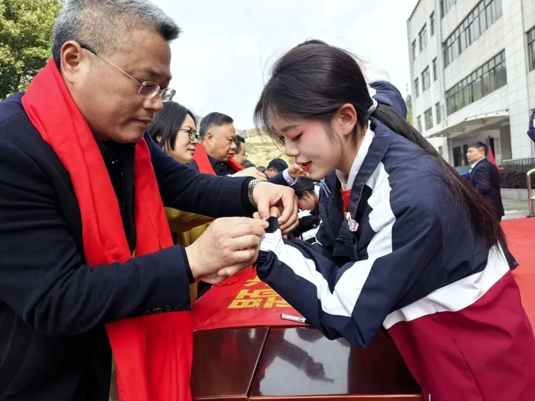 全省第二!看她从中考“洼地”到职教高考全省榜眼!——“爱润中职,博向未来”在育才的教育实践之一-第13张图片-四季读书网