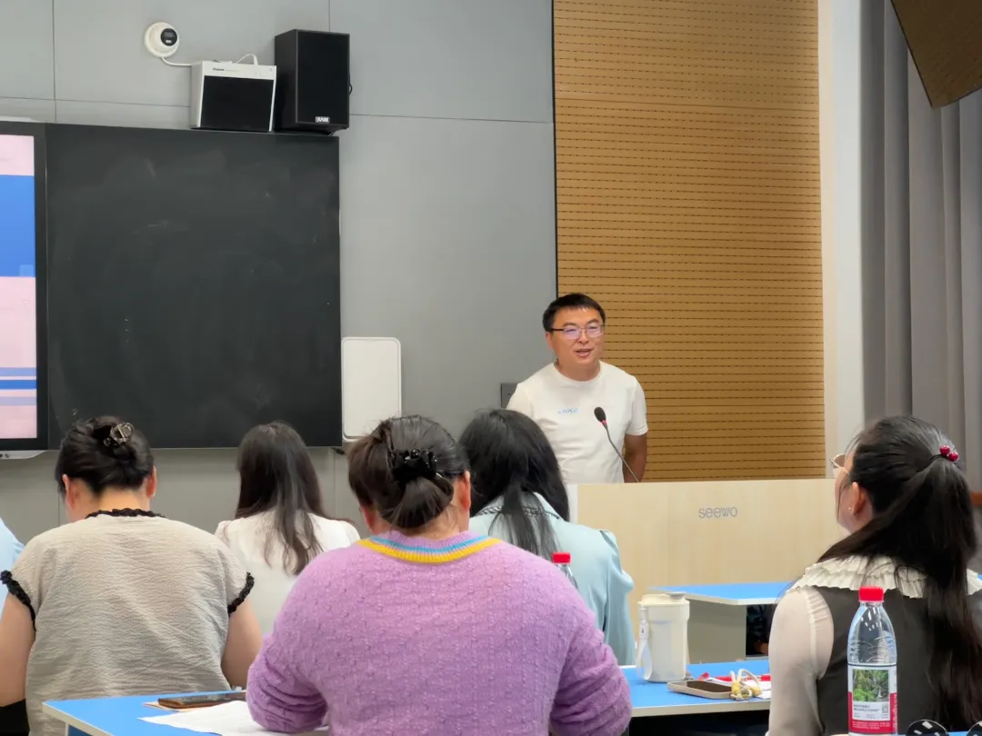研析真题明方向,聚智赋能备新考——红河州张艳洁思想政治名师工作室与庆来学校开展联合教研活动-第13张图片-四季读书网
