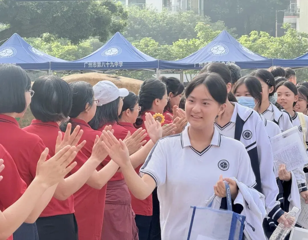 中考首日,天河学子从容应对这场青春大考-第8张图片-四季读书网