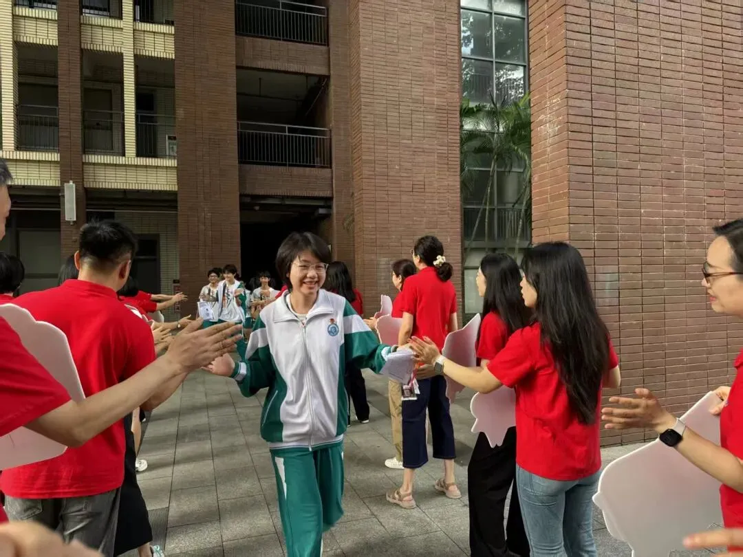 中考首日,天河学子从容应对这场青春大考-第13张图片-四季读书网