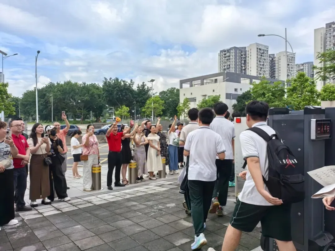 中考首日,天河学子从容应对这场青春大考-第26张图片-四季读书网