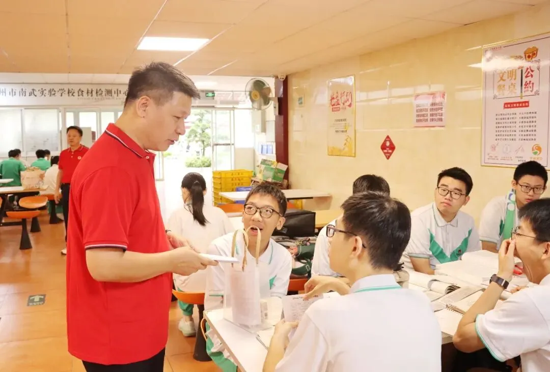 直击中考首日丨愿南实少年提笔逐梦,一举高中-第30张图片-四季读书网