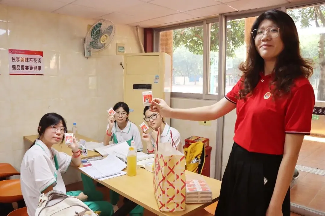 直击中考首日丨愿南实少年提笔逐梦,一举高中-第34张图片-四季读书网