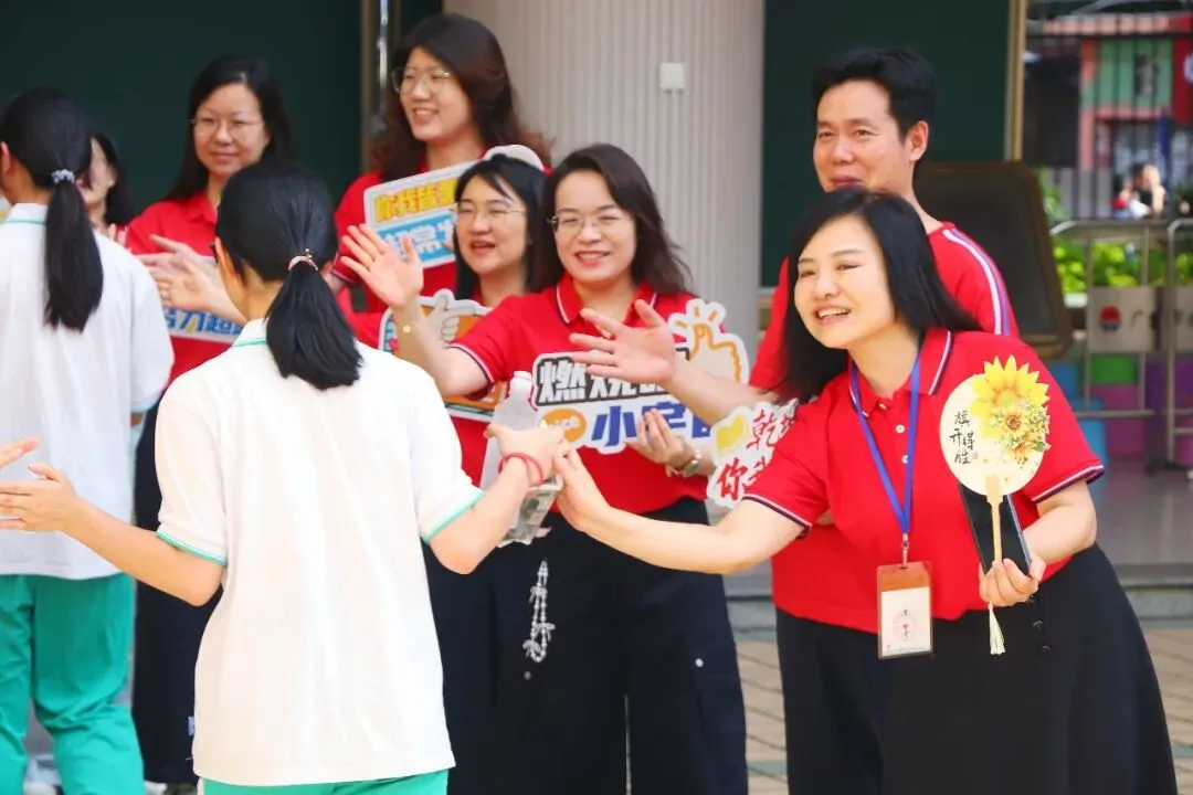 直击中考首日丨愿南实少年提笔逐梦,一举高中-第43张图片-四季读书网