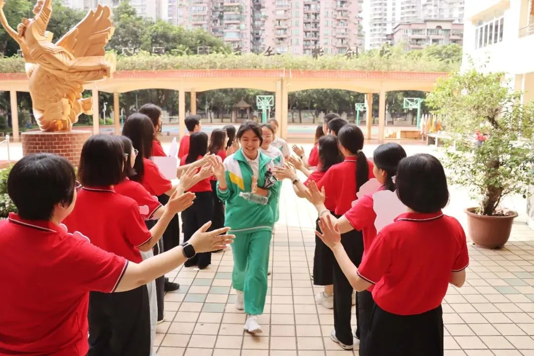 直击中考首日丨愿南实少年提笔逐梦,一举高中-第49张图片-四季读书网