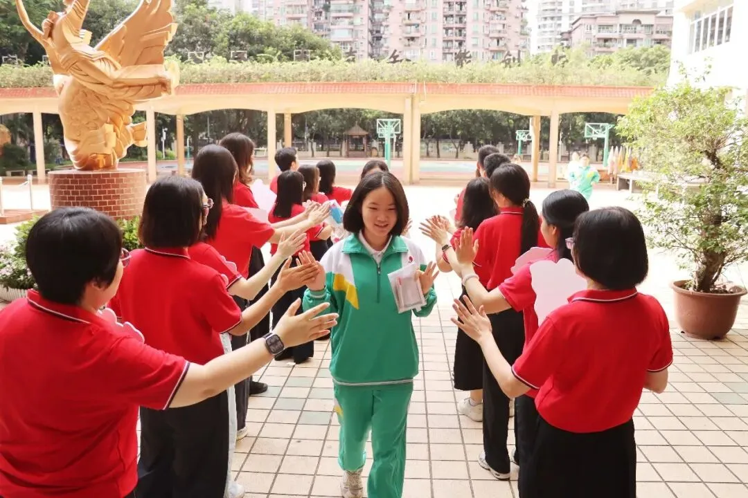 直击中考首日丨愿南实少年提笔逐梦,一举高中-第50张图片-四季读书网