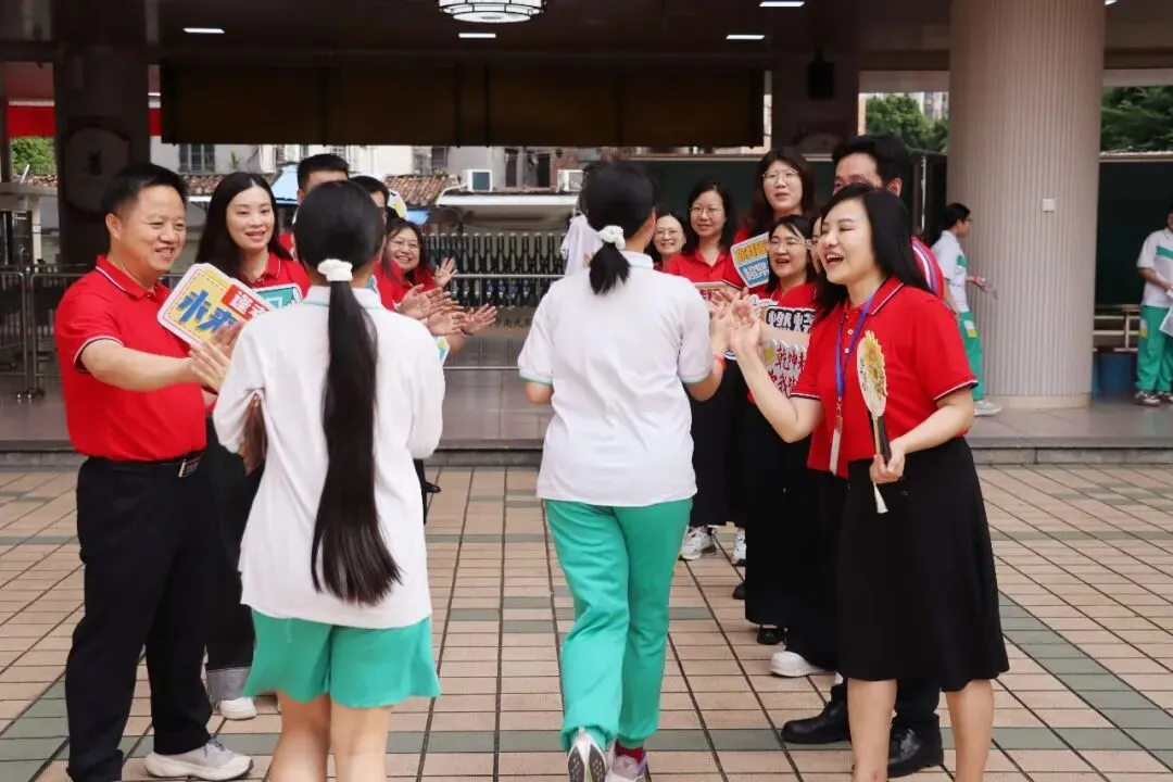 直击中考首日丨愿南实少年提笔逐梦,一举高中-第53张图片-四季读书网