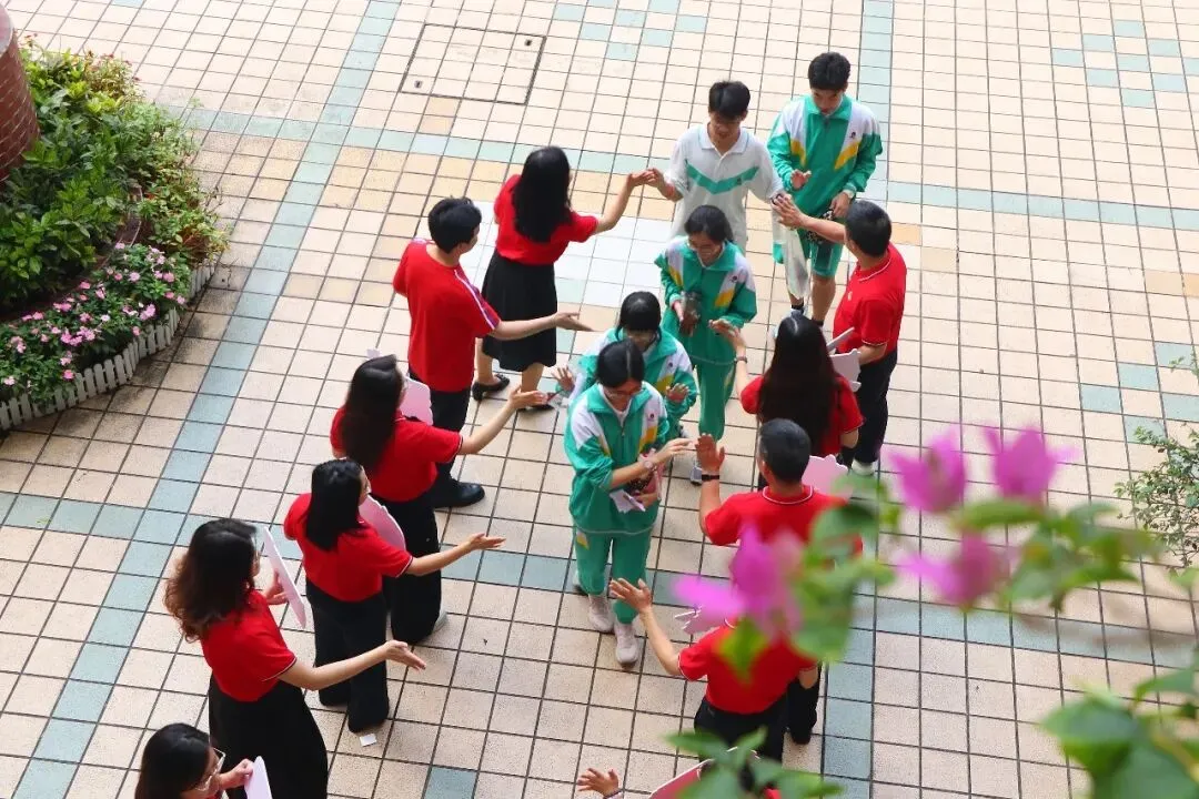 直击中考首日丨愿南实少年提笔逐梦,一举高中-第54张图片-四季读书网