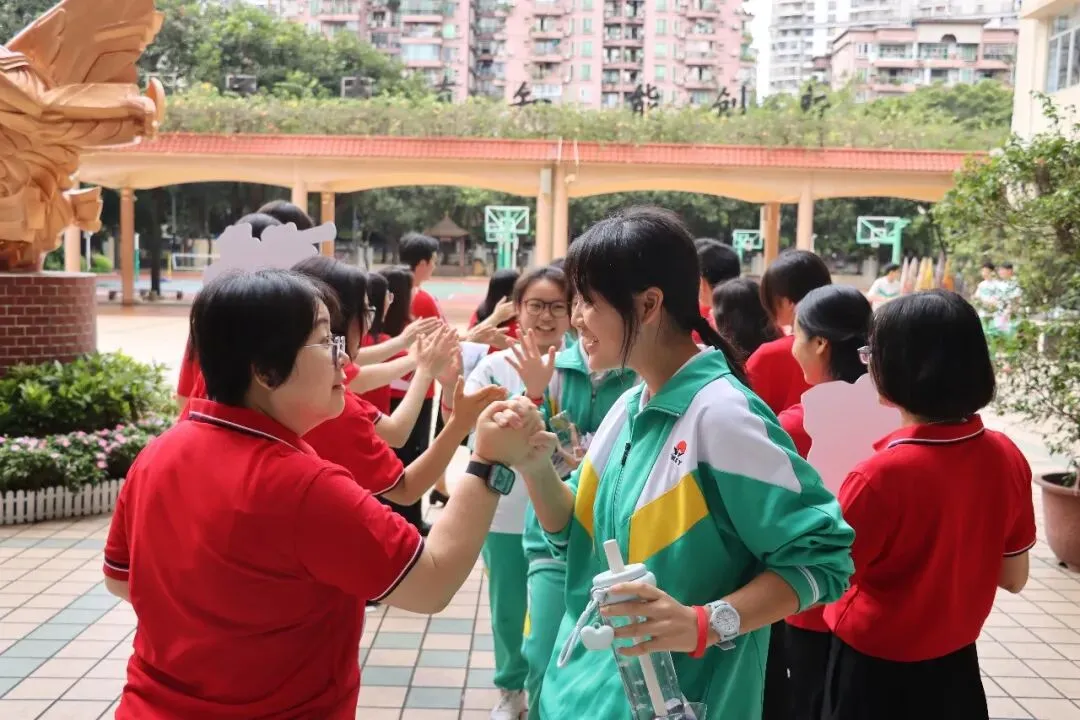 直击中考首日丨愿南实少年提笔逐梦,一举高中-第60张图片-四季读书网