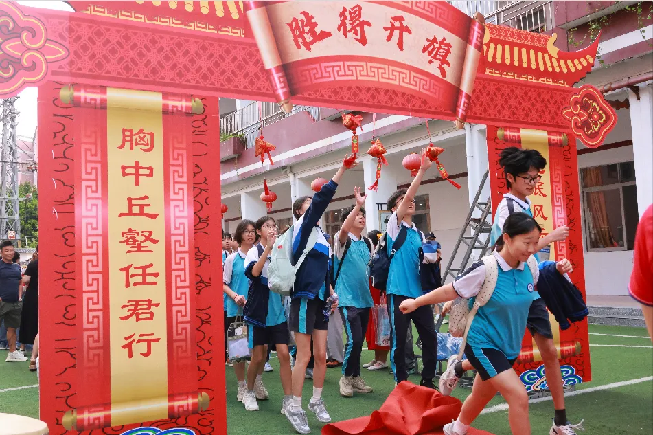 中考首日,天河学子从容应对这场青春大考-第34张图片-四季读书网
