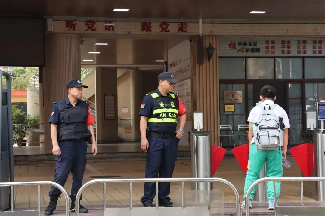 直击中考首日丨愿南实少年提笔逐梦,一举高中-第74张图片-四季读书网