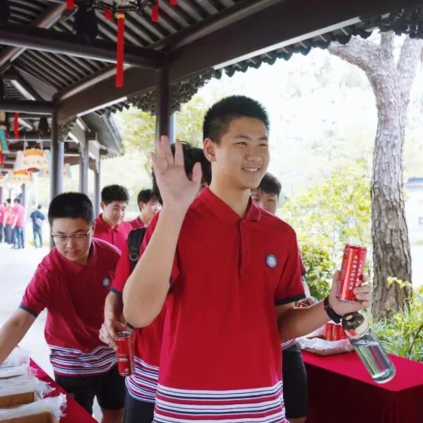 中考首日,华发教育三所初中考生自信赴考!-第5张图片-四季读书网