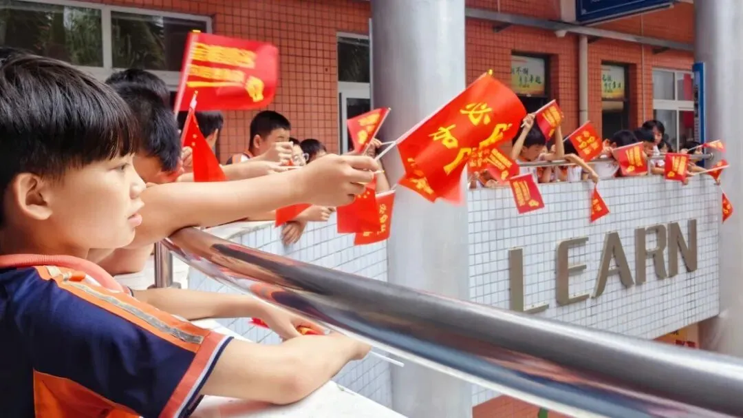 执笔为剑战中考,蓄力扬帆创辉煌——翡翠山湖学校2026年中考壮行仪式-第18张图片-四季读书网