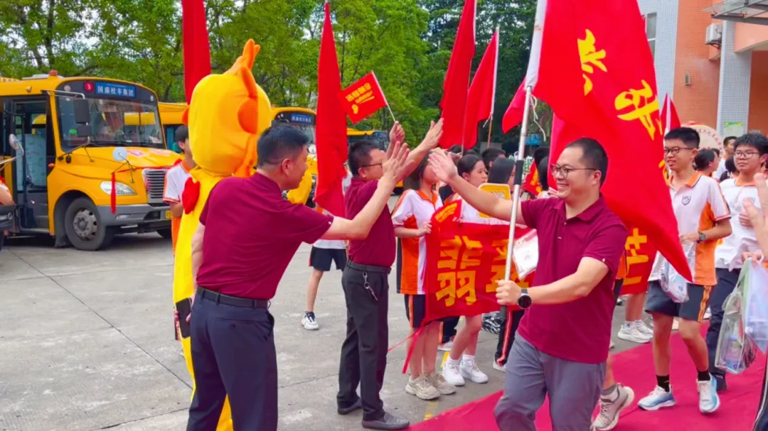 执笔为剑战中考,蓄力扬帆创辉煌——翡翠山湖学校2026年中考壮行仪式-第28张图片-四季读书网