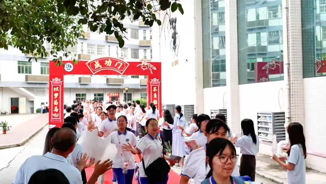 中考首日,清溪6314名考生执笔赴考场!-第4张图片-四季读书网