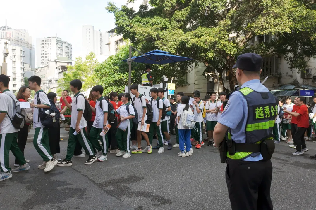 护航中考 | 青春绽放正当时,越秀公安伴你前行-第6张图片-四季读书网