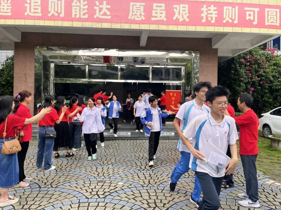 中考启幕!广宁5969名考生赴考-第6张图片-四季读书网