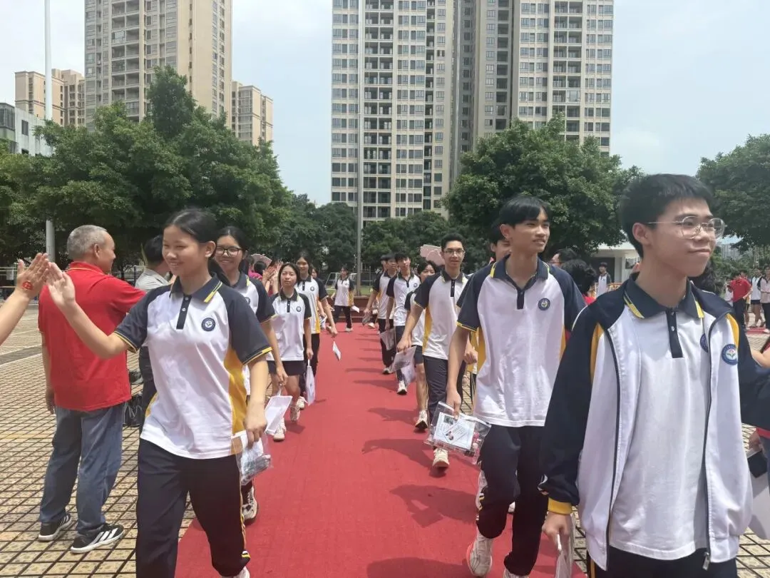 【清新实校·中考送考】壮行燃鸿志,送考踏锦途——清新区实验学校举办壮行暨暖心送考仪式-第38张图片-四季读书网