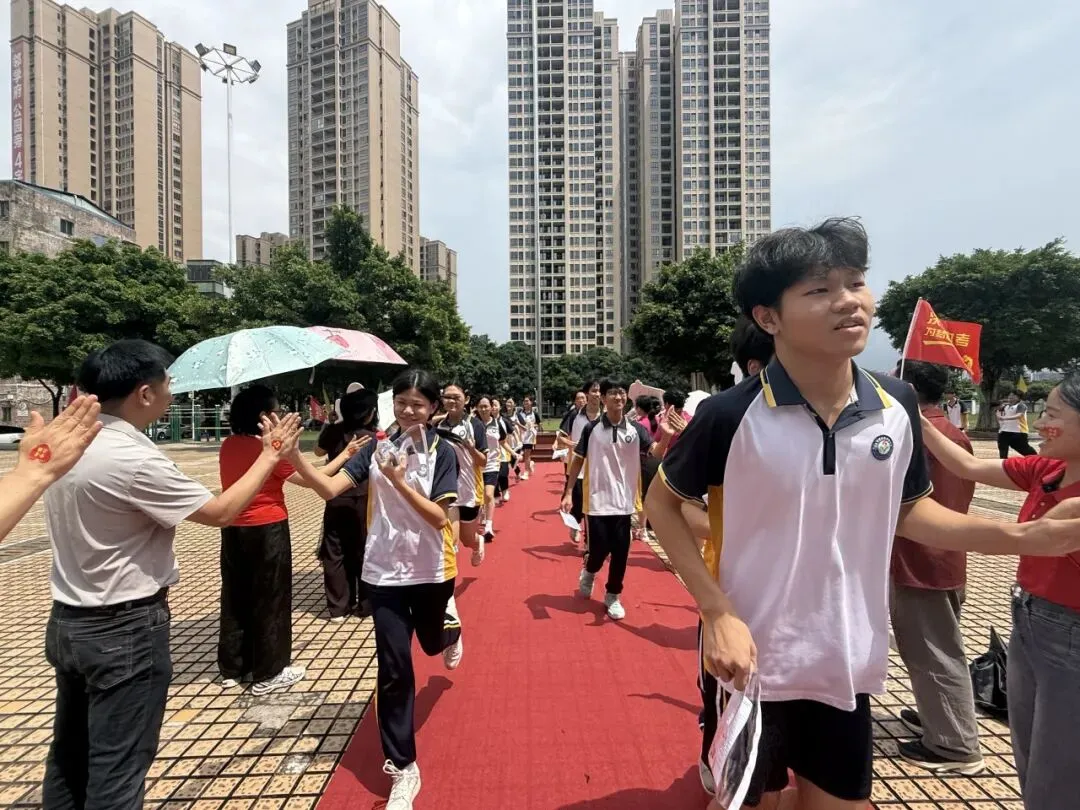 【清新实校·中考送考】壮行燃鸿志,送考踏锦途——清新区实验学校举办壮行暨暖心送考仪式-第39张图片-四季读书网
