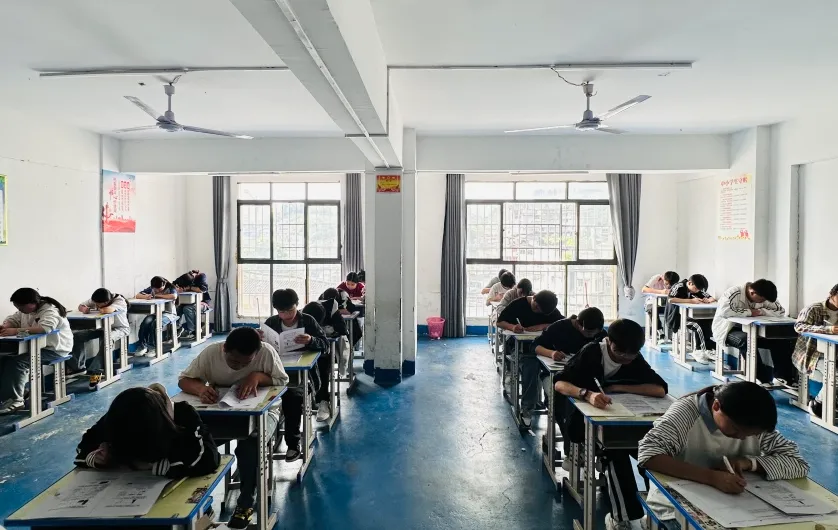 2027织金中考重大改革!文综改为闭卷计入总分,复读才是破局之路-第3张图片-四季读书网