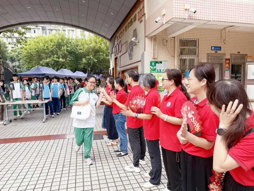 中考首日直击|花都少年执笔赴考,逐梦今朝!-第43张图片-四季读书网