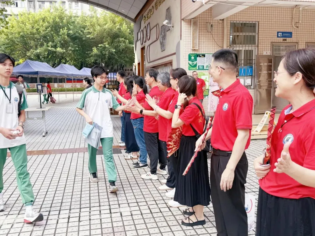 中考首日直击|花都少年执笔赴考,逐梦今朝!-第44张图片-四季读书网